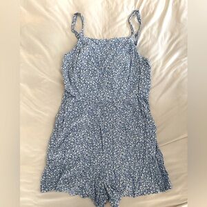 Old Navy Ditsy Floral Romper 💙